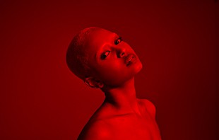 「ケレラ、ケイトラナダらプロデュースのダンス・トラック「On The Run」公開」