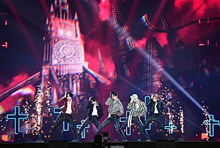 「【#2022MAMA】TOMORROW X TOGETHER、ストーリー仕立ての特別ステージに観客熱狂」