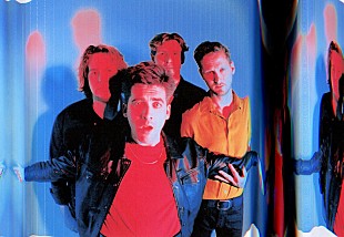 「サーカ・ウェーヴス、2023年1月発売のニューALから「Carry You Home」公開」