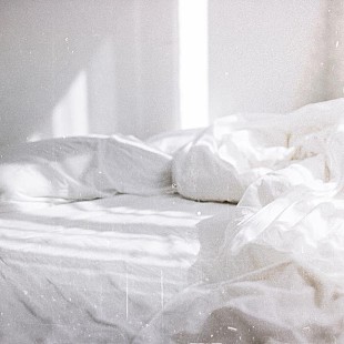 「神はサイコロを振らない × asmi、コラボ楽曲「朝靄に溶ける」配信リリース決定」