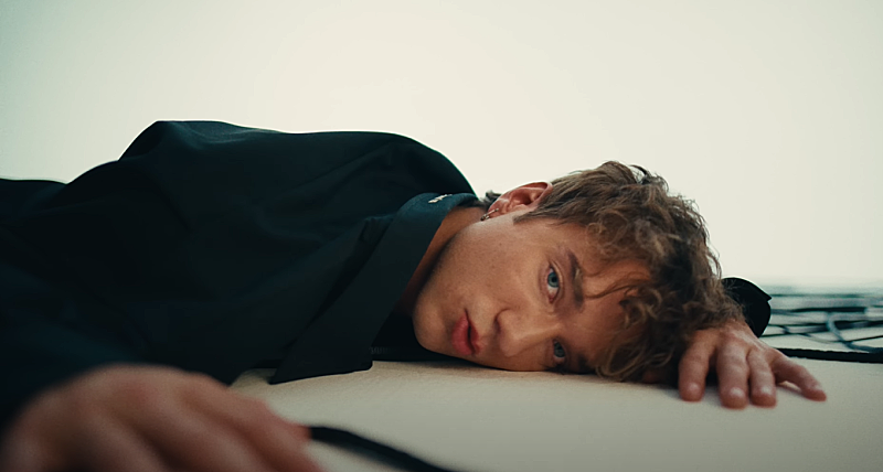 ダニエル・シーヴィ、“常に考えてることについて書いた”2ndシングル「Runaway」のMV公開 