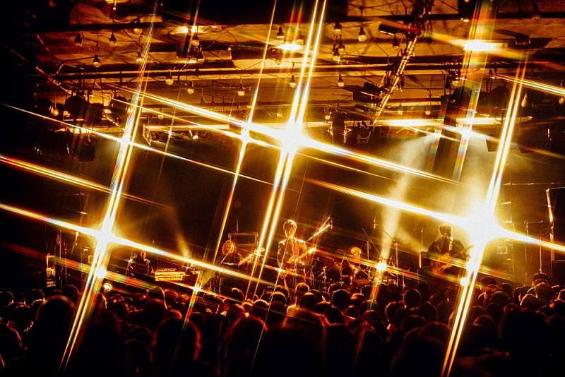 ＜ライブレポート＞マハラージャン初の全国ツアー、「良い音楽を僕は作りたい」LIQUIDROOMを踊らせた東京公演