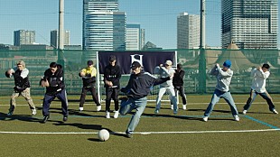 「SKY-HI、新曲「Happy Boss Day」サッカーコートでのダンスプラクティス動画＆ライブ映像を公開」