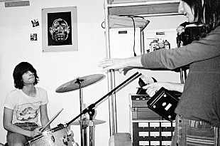 「ザ・レモン・ツイッグス、60年代風のロック・ソング「Corner Of My Eye」のMV公開」