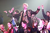 香取慎吾「＜ライブレポート＞香取慎吾、自身初のソロアリーナ公演で見せた変幻自在のエンタテイメント・ショー」1枚目/13