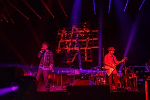 「＜ライブレポート＞ポルノグラフィティ、8年ぶりの武道館で新しい“暁”の光を見せた【18thライヴサーキット “暁”】」