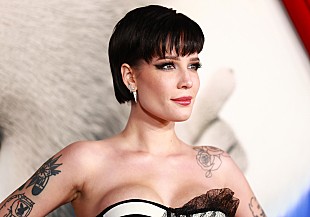 「ホールジー、全米No.1曲「Without Me」がRIAAによりダイアモンド認定「心から感謝」」