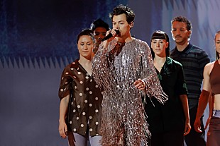 「【第65回グラミー賞授賞式(R)】ハリー・スタイルズが大ヒット曲「アズ・イット・ワズ」を披露」