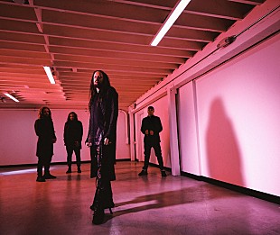 「KoЯn、ライブEP『レクイエム・マス』をリリース＆ライブ映像公開」