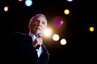 「バート・バカラックが94歳で死去、ブライアン・ウィルソン／ディオンヌ・ワーウィックらが追悼」