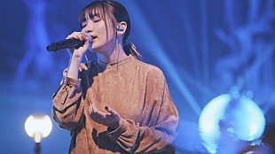 「幾田りら、アコースティックライブより「スパークル」映像公開」