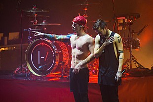 「トゥエンティ・ワン・パイロッツ、「Heathens」MVが20億再生突破」