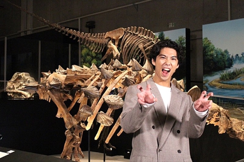 「賀来賢人、特別展「恐竜博 2023」の魅力をPR　自分を恐竜に例えるなら「Ｔ・レックスの赤ちゃん」」1枚目/1