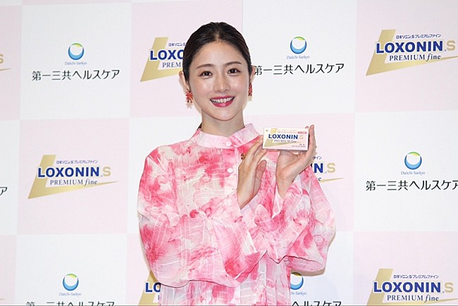 「石原さとみ「守るべきものができるとすごく大変」　出産後、初の公の場に登場し“母の顔”を見せる」1枚目/1