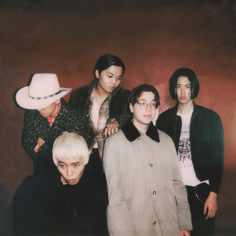 「5人組ポスト・パンクバンドLOBSTER、1stEP『Sunburnt』より「Shark Leather」先行配信」1枚目/3