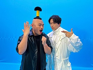 「山崎育三郎×クロちゃんがコラボダンス、新曲「千年トラベラー」MVプレミア公開」