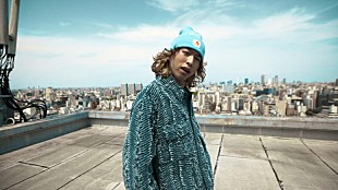 「Kvi Baba、命綱を装着して撮影した「Ma Life」MV公開」