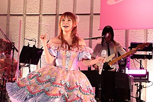 「中川翔子、野音でバースデーライブを開催　ファンへの結婚報告も」