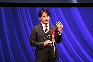 「岡田准一「特別主演男優賞」受賞に「救われる思い」　中井貴一から“高倉健さんの腕時計”を託される」