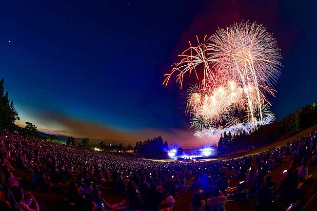 「ディズニー音楽と12,000発の花火が夜空を彩る【Disney Music &amp; Fireworks】初日レポート到着」1枚目/10