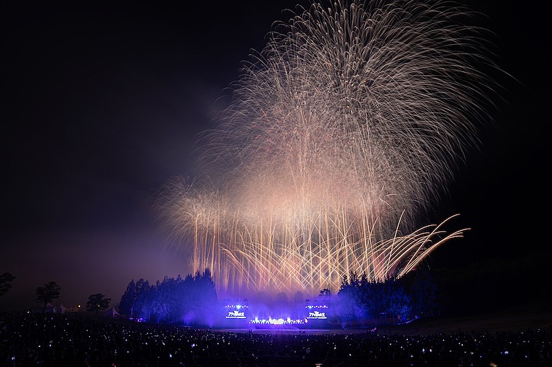 ディズニー音楽と12,000発の花火が夜空を彩る【Disney Music