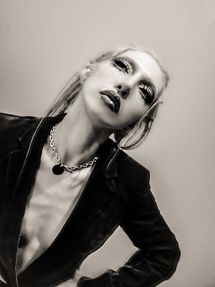 「歌代ニーナ、イギリスのオルタナティブポップデュオJockstrapのUSツアーに参加」