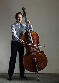 コントラバス奏者・池松宏のアルバム6作がサブスク解禁、坂本龍一 