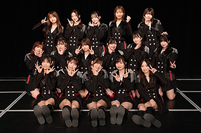 「[集合写真並び（左から）]
1列目：伊藤実希、青木莉樺、荒井優希、青木詩織、入内嶋涼
2列目：太田彩夏、中野愛理、北野瑠華、岡本彩夏、江籠裕奈、水野愛理
3列目：西井美桜、藤本冬香、川嶋美晴、日高優月、鈴木愛菜」5枚目/5