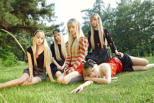 「NewJeans、幻想的な「ASAP」MVで金髪の妖精に変身」