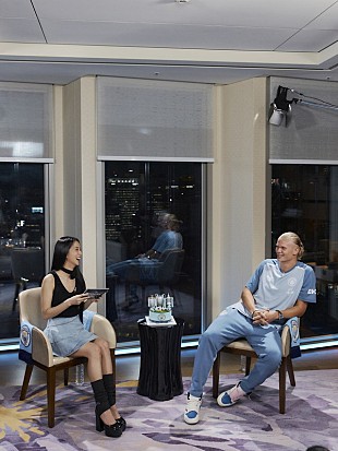 「BLACKPINKのジス、サッカー選手アーリング・ハーランドとトーク」