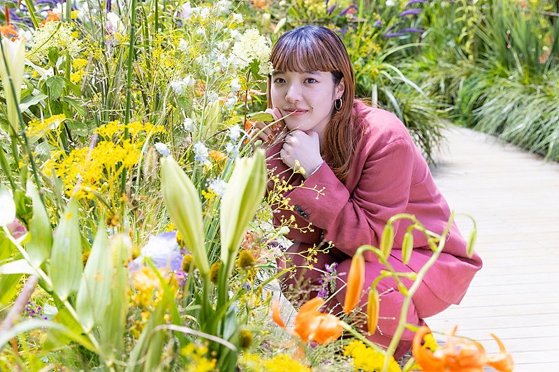 あいみょんが植物園で「愛の花」弾き語り、NHK『ライブ・エール2023』