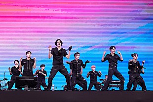 「TREASURE、初出演の【サマソニ】で最新曲「BONA BONA」日本初パフォーマンス」