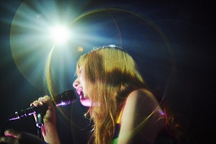 「adieu、「夏の終わりのひみつの会合」がテーマのワンマンライブ開催」