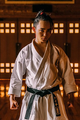 「BMSGトレーニーTAIKI、ハードなラップチューンの新曲「KARATE KID」配信＆MVプレミア公開」