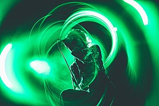 「＜ライブレポート＞TOOBOE×秋山黄色、ネットから生まれた「傾奇者」と「ロックスター」の対バンが実現」