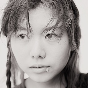 「さらさ、新曲「f e e l  d o w n」リリース」