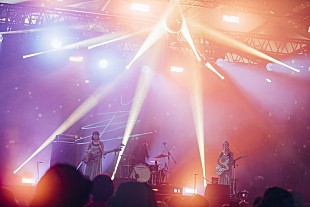 「羊文学、ニューALに【FUJI ROCK FESTIVAL’21】ライブ映像全曲収録決定」