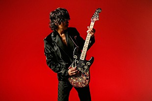 「Ken（L’Arc～en～Ciel）、Fender Custom Shop製シグネイチャーモデル『Ken Stratocaster(R) Paisley Fantasy』再受注開始」