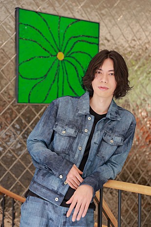 「米津玄師、カサロエベ表参道に来訪　自身が出演したFW23メンズキャンペーンについて語る」