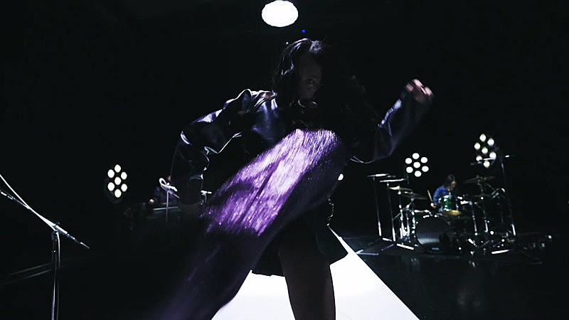 女王蜂、TikTok LIVEより「01」ライブ映像を公開 