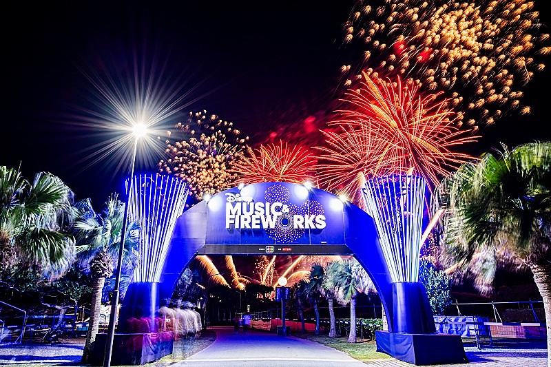 ディズニー音楽と12,000発の花火が夜空を彩る【Disney Music & Fireworks】最終日レポート到着