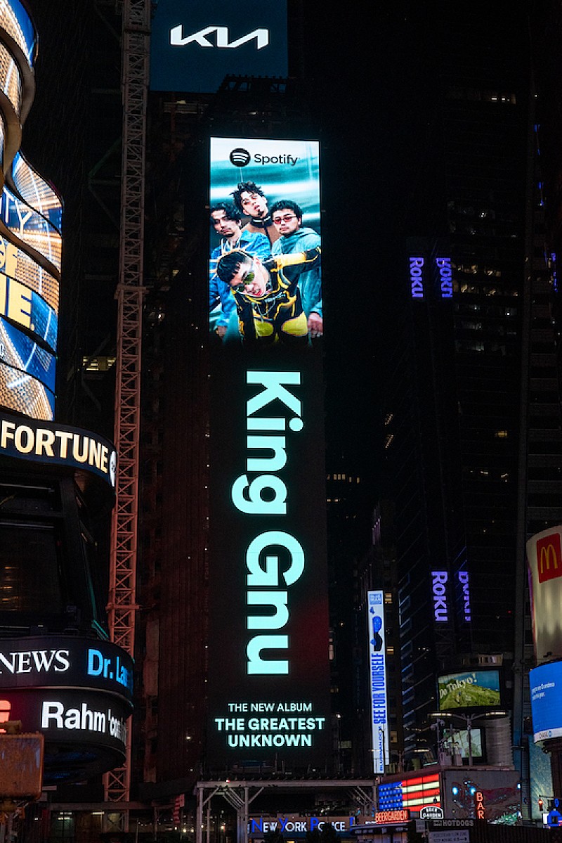 King Gnuを起用した“巨大街頭広告”がNYタイムズスクエアに登場 | Daily 