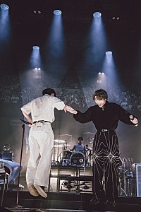 UVERworld、14年連続のクリスマスライブ 日本武道館夜公演