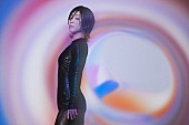 宇多田ヒカル「宇多田ヒカル×椎名林檎がテレビ初共演へ、コラボ曲「二時間だけのバカンス」披露」1枚目/4