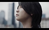 Mrs. GREEN APPLE「Mrs. GREEN APPLE、約5年ぶりに“バンド編成での演奏シーン”をフィーチャーした新曲「Dear」MV公開」1枚目/1