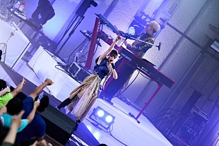 GARNiDELiA「＜ライブレポート＞GARNiDELiA　雨の中、ワールドワイドな存在感を見せつけた【World Tour 2024 -TEN- [MAKUAKE]】」