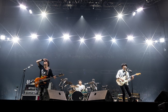 UNISON SQUARE GARDEN「＜ライブレポート＞「ロックバンドを諦めなくて良かった」――UNISON SQUARE GARDENが結成20周年記念日に武道館で祝祭」1枚目/10