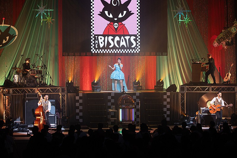 The Biscats「夢を叶えることができて嬉しい」念願の渋谷公会堂ワンマンライブ大成功！ 30年越しの久米浩司（MAGIC）との親子ロカビリー共演も