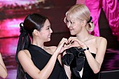 Ｊｅｎｎｉｅ「BLACKPINKのジェニー＆ロゼ、可愛らしい小動物たちと遊びながらソロ・プロジェクトを語る」1枚目/1