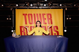 デュア・リパ「デュア・リパ、渋谷タワレコでサイン会開催」